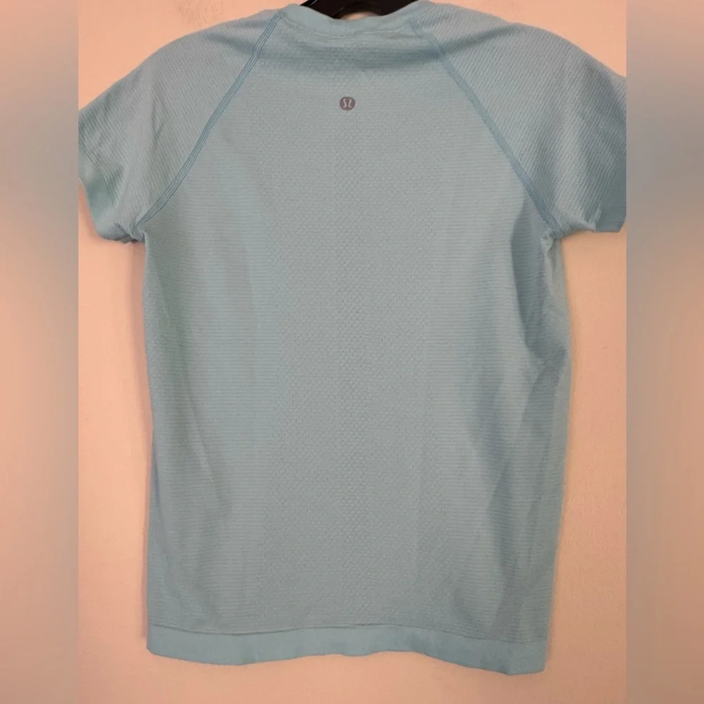 Lululemon Swiftly Tech Sky Blue Short Sleeve Tee shirt size 6 - Picture 2 of 5